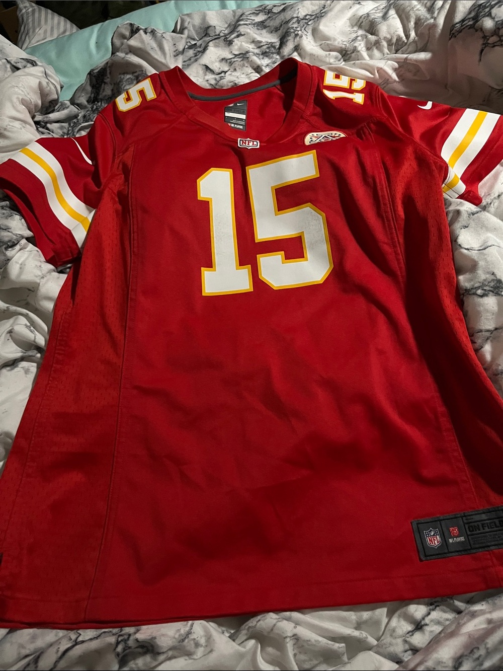 Women’s size L Mahomes KC Chiefs Jersey